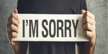2 fjalët që nuk duhet të thoni kur kërkoni falje!