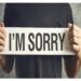 2 fjalët që nuk duhet të thoni kur kërkoni falje!