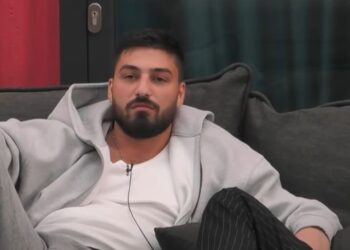 Azemi del i vetëm në oborr dhe qan, çfarë e mërziti banorin e ‘BBVK’?