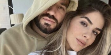 Sarah shkëlqen me fustan të bardhë, nuk duhet humbur komenti i PM