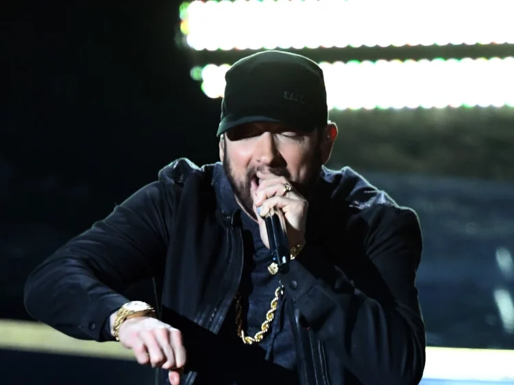 Fansat në ‘shok’, sipas ‘Google’, Eminem ka ndërruar jetë