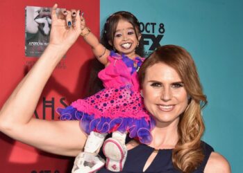 Hyn në rekordin “Guinness”, kjo është gruaja më e shkurtër në botë!