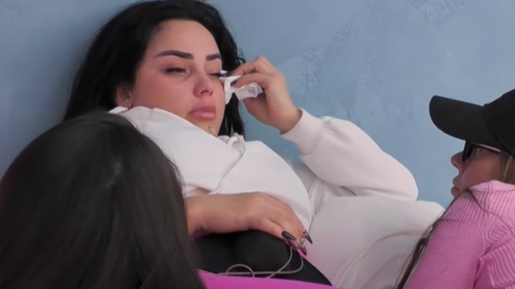 ‘BBVK’/ Linda shfaqet e përlotur, çfarë e shqetëson banoren?