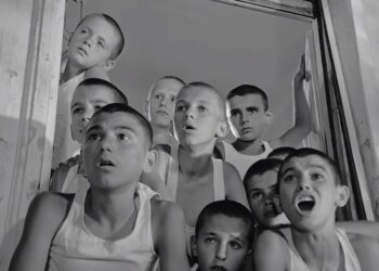 Restaurohet filmi ikonë “Lulëkuqet mbi mure”