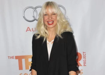 ‘Lutuni për mua…’/ Sia shqetëson fansat, çfarë ka ndodhur me të?