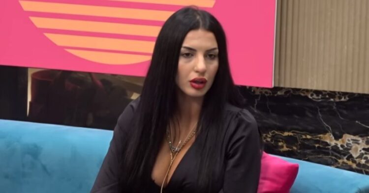 Xhoana Kurti shfaq si rrallëherë të birin në rrjetet sociale