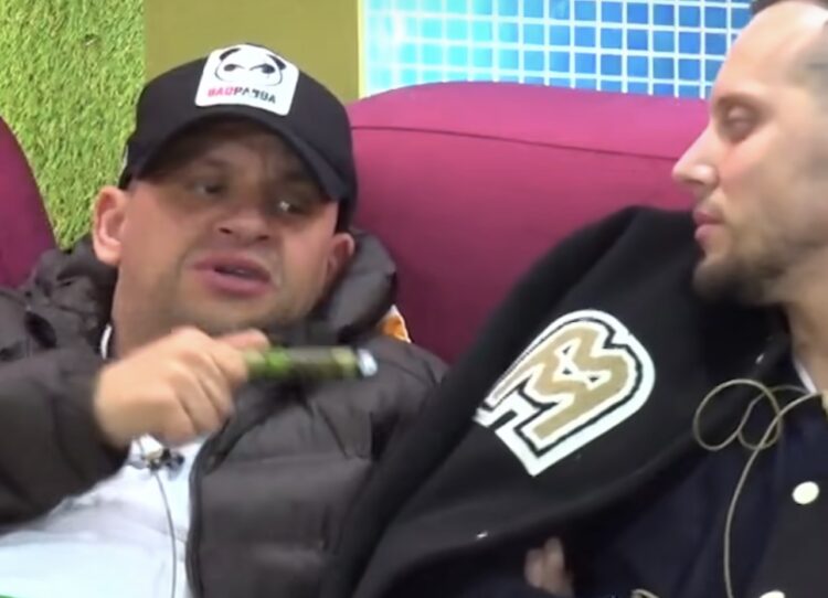 ‘Godit’/ Albi e këshillon, Elvisi: Kokën hëngshin, s’hyj unë në…