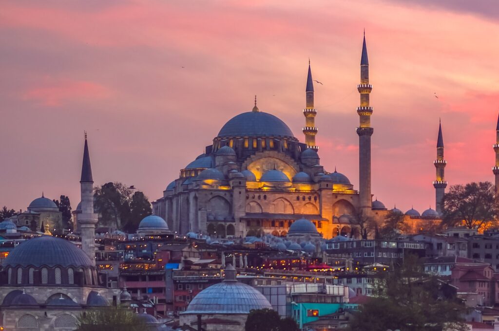 4 qytetet më të mira evropiane për udhëtarët solo