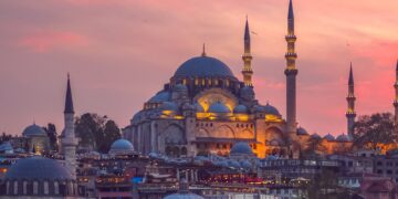 4 qytetet më të mira evropiane për udhëtarët solo