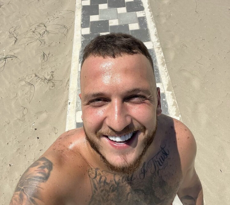 ‘Jam këtu’/ Rikthehet Mozzik