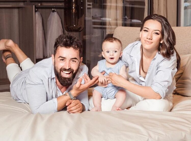 ‘E kam vuajtur si kafshë’/Alfio hap zemrën me banorët për ndarjen nga Fatma