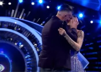 E papritur në “BBVK”, Bledi Mane puth në buzë Albyn