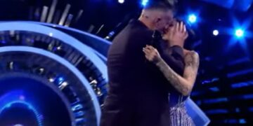 E papritur në “BBVK”, Bledi Mane puth në buzë Albyn