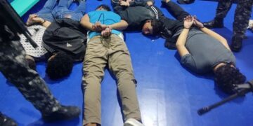 E pazakontë! Sulmojnë studion televizive në Ekuador, në pranga 13 persona