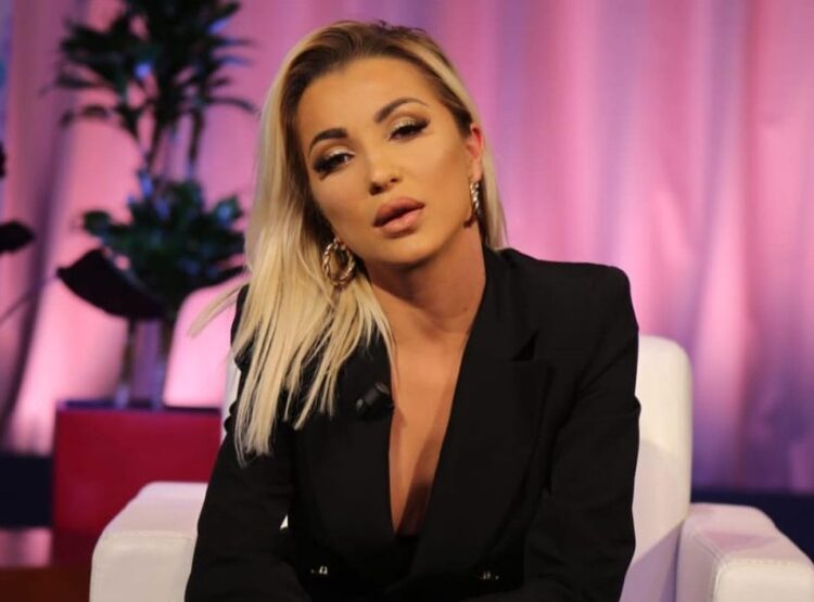 “Në momentet e mia të vështira s’ishte”/ Roza e zhgënjyer nga ish-partneri