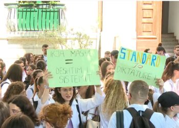 Diplomat e studentëve të mjekësisë/ Rrëzohet kushti i Qeverisë Shqiptare