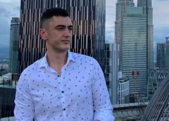 Drini Zeqo rrëfen historinë e trishtë të humbjes së babait!