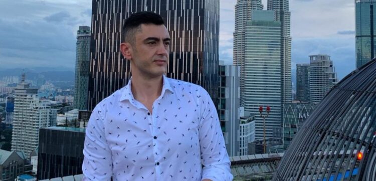 Drini Zeqo rrëfen historinë e trishtë të humbjes së babait!