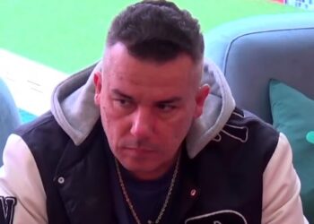 ‘A do ketë të rinj sot?’/ Elvisi në bisedë serioze me Albin