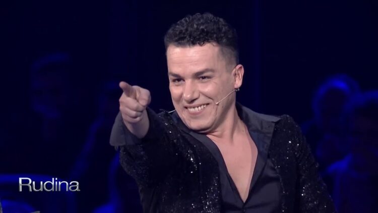 Ledjona i kërkon të kërcejë, Albi Nako i jep përgjigjen epike