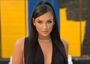 E pazakontë! Erjola mbulohet me miell dhe qan me ngashërim: Shikoj hije