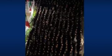 SKANDAL në Itali/ Një grup njerëzish përshëndetin me simbolin fashist