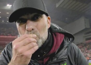 Reagimi epik! Klopp humbet unazën e tij të martesës në fushën e “Anfield”