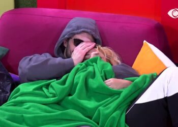 ‘Amore mio…’/ Meritoni këndon, ndërsa Ilnisa bën dush