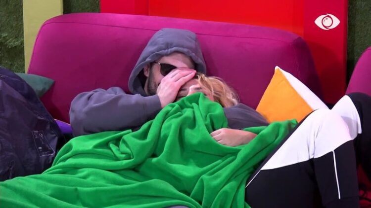 ‘Amore mio…’/ Meritoni këndon, ndërsa Ilnisa bën dush