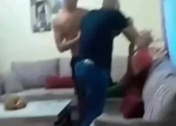 VIDEO/ Fëmija e mbron, momenti kur Bedrie Loka dhunohet nga bashkëshorti