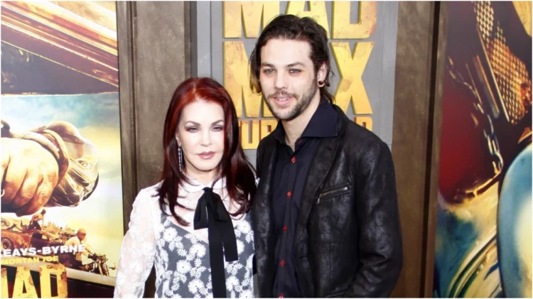 ‘Më shpëtoi nëna’/Djali i Priscilla Presley flet për varësinë nga fentanili