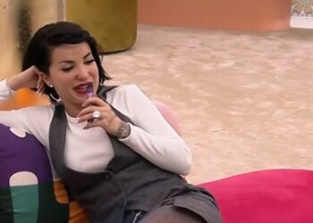 ‘U përqafova me Merin, m’u duk vetja si…’/ ‘Sfida’ e Rozës në kazermë