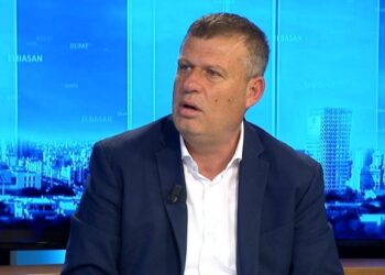 Babai i Arbër Hajdarit “provokon” të birin, paralelizon “BBV” me politikën