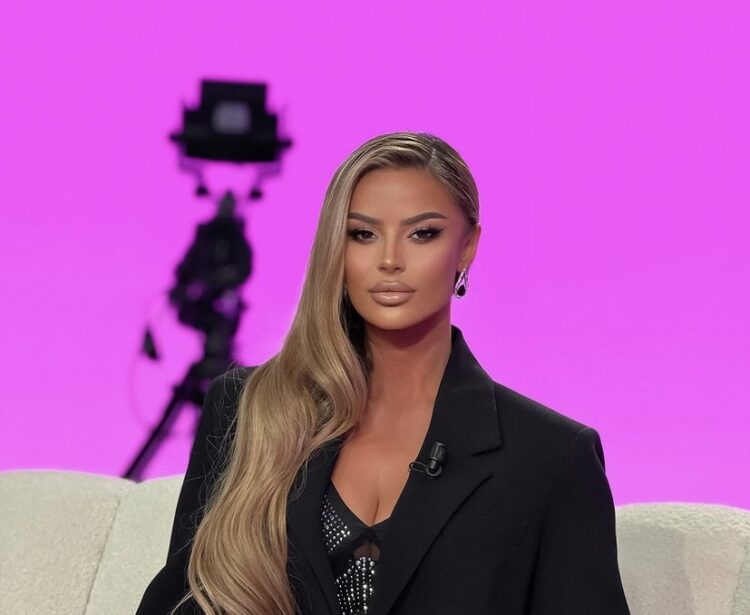 Santiana flet për herë të fundit për Bucin