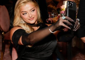 Nuk fitoi kurrë një çmim, Bebe thumbon me lezet “Grammy-n”