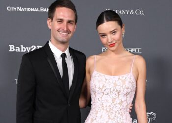 Miranda Kerr nënë për herë të katërt/ Sjell në jetë një djalë