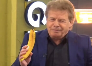 I rrethuar nga bananet, Dashnor Diko hyn në shtëpi. A reaguan banorët?