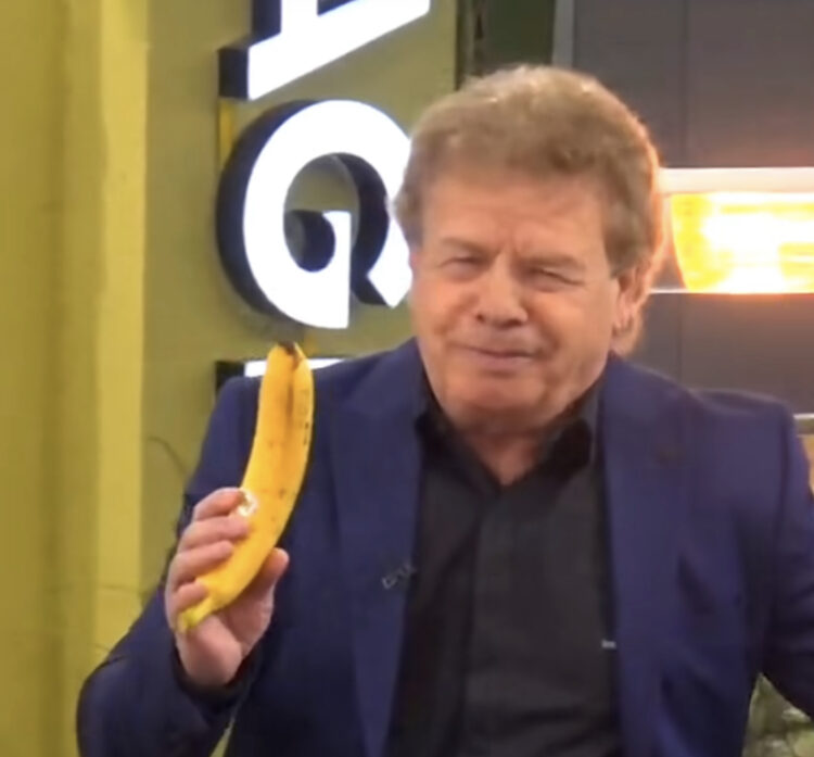 I rrethuar nga bananet, Dashnor Diko hyn në shtëpi. A reaguan banorët?