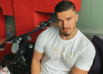 Nuk kënaqet një njeri mosmirënjohës!/ Me kë e ka Andi Artani?