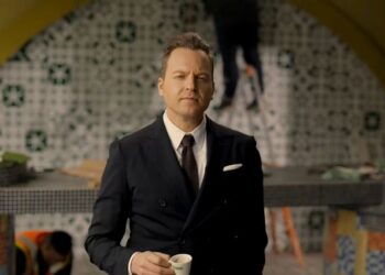 Ledion Liço kujton këto momente të rëndësishme për të uruar sot nënën e tij