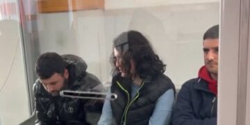 19-vjeçarja ndryshon sërish dëshmi dhe pranon krimin: “E vrava unë babanë”