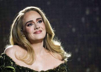 Ka bërë apo jo ndërhyrje në buzë? Rrëfehet Adele