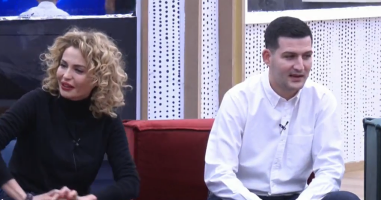 ‘E dëgjon veten kur flet’/ Balina Bodinaku revoltohet me Arbrin