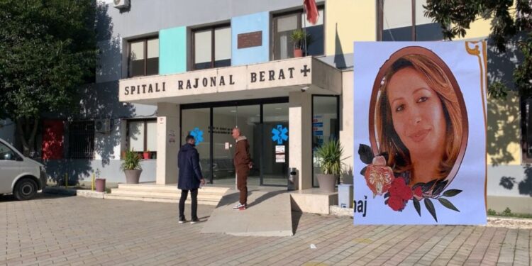 Piu fotoksinë pas debatit me bashkëshortin/ Detajet