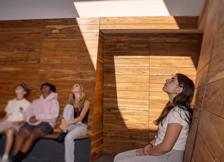 ‘Skyspace’/ Vepra e krijuar nga James Turrell  në një shkollë në Nju Jork