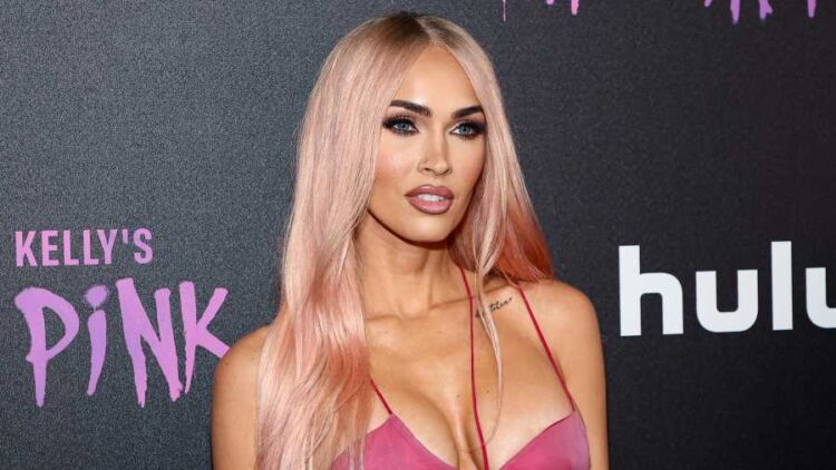 Krahasoi veten me një kukull seksi ukrainase, fansat kryqëzojnë Megan Fox