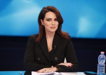 Grida Duma përlotet në studio nga letra emocionuese e të birit