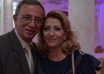 Bashkëshorti i Shkurte Fejza përplaset me makinë, dyshohet i qëllimshëm