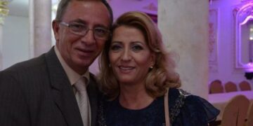 Bashkëshorti i Shkurte Fejza përplaset me makinë, dyshohet i qëllimshëm