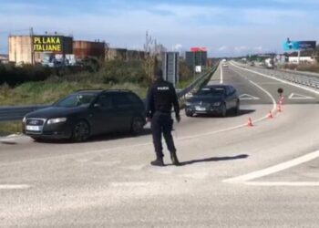 Mashtronte qytetarët përmes “Booking”, pranga 42-vjeçarit nga Vlora